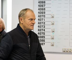 Donald Tusk w bazie lotnictwa w Łasku