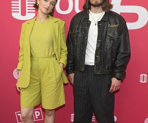 Konferencja prasowa 62. edycji Krajowego Festiwalu Polskiej Piosenki w Opolu. Tłum gwiazd na czerwonym dywanie