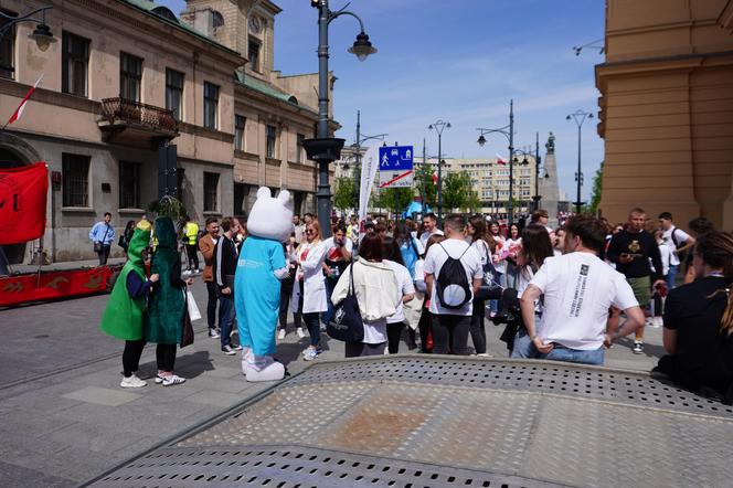 Pochód Juwenaliowy Łódzkich Uczelni. Studenci przejęli Łódź! [ZDJĘCIA]