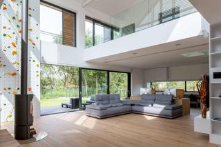 Antresola nas salonem