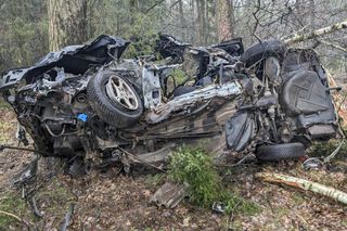 Mercedes zmiażdżony jak puszka! 26-latek nie miał żadnych szans. To zdjęcie przeraża