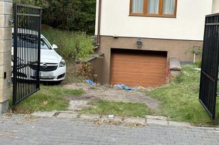 Makabra w Józefowie. Samochód przygniótł 57-latka w garażu! Mężczyzna nie żyje