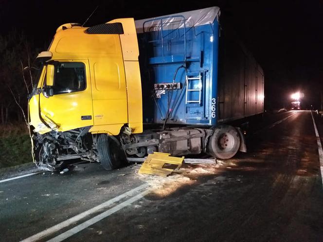Tragiczny wypadek w Jeziorach Wielkich! Nie żyje młody kierowca! [ZDJĘCIA]