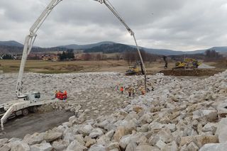 Stronie Śląskie. Prace zabezpieczające na tamie zakończone. Wody Polskie: Zbiornik znów chroni mieszkańców