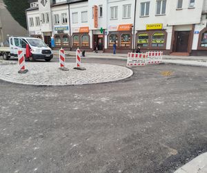 Na ul. Floriańskiej w Siedlcach powstaje nowe rondo ósemkowe i nowa nawierzchnia