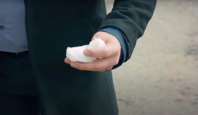 Melis naprowadzi porywacza na trop Zeynep. Dojdzie do tragicznego wypadku i dziewczyna zostanie pojmana.