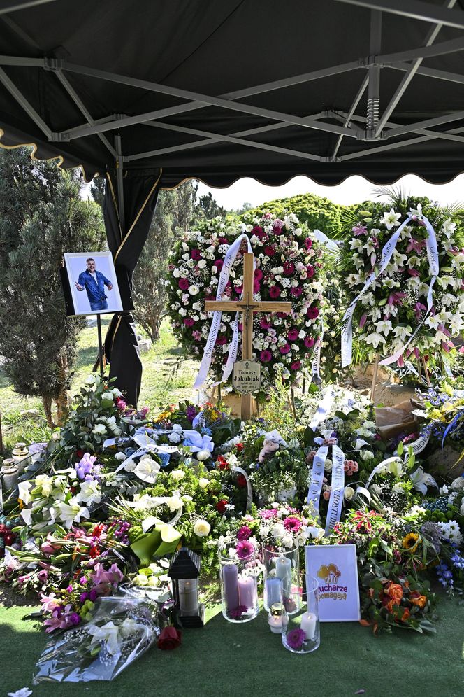 Tomasz Jakubiak - te przedmioty znalazły się w jego grobie