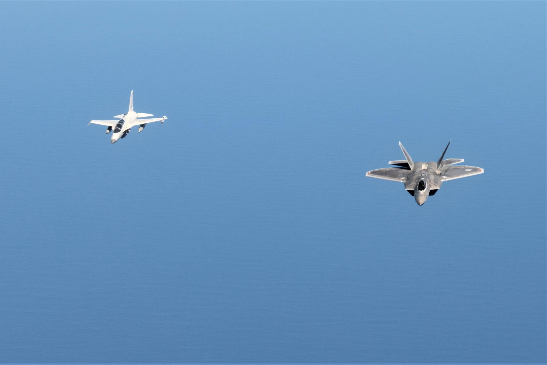 FA-50 i F-22. Ćwiczenia Cope Thunder 23
