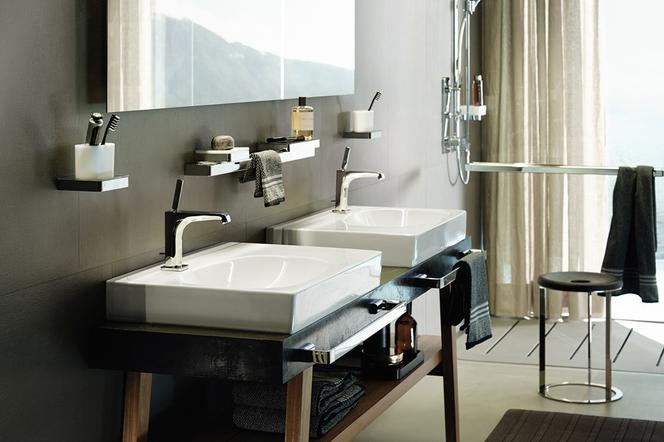 Łazienka w stylu nowoczesnym z dwoma umywalkami