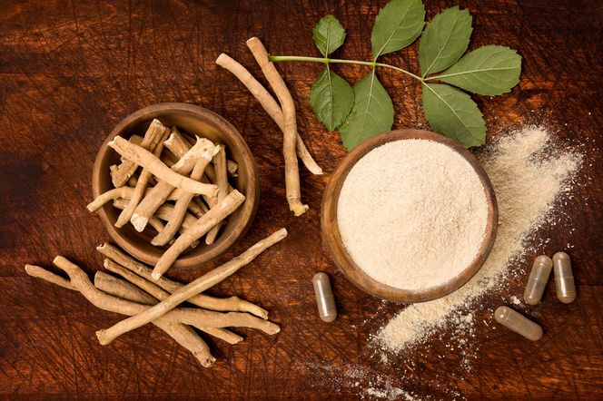 Ashwagandha – tabletki, krople czy ekstrakt? Jak stosować ashwagandę, by poprawić kondycję