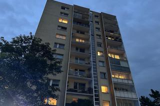 Runęła z 9 pietra w bloku na Mokotowie. Nie było szans na ratunek, kobieta nie żyje