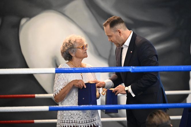 Karol Nawrocki na gali boksu w Gdańsku! Prezydent nie zapomniał o przyjaciołach
