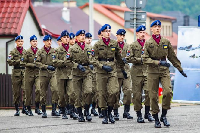 Uczniowie ZS nr 2 podczas Przeglądu Musztry Klas Mundurowych w Gromniku