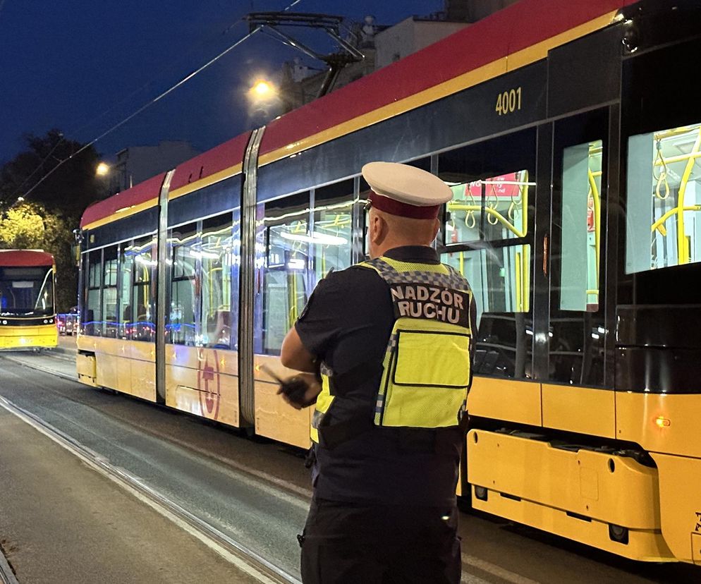 Wielkie utrudnienia w Warszawie, tramwaje na trasach objazdowych. Policja zablokowała przejazd na dużym skrzyżowaniu