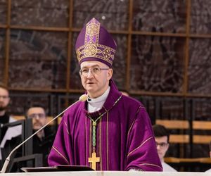 Abp Galbas w rocznicę katastrofy smoleńskiej: To nie śmierć rozdziela ludzi, ale brak pamięci