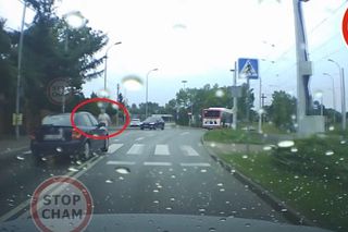 Kierujący oplem potrącił mężczyznę