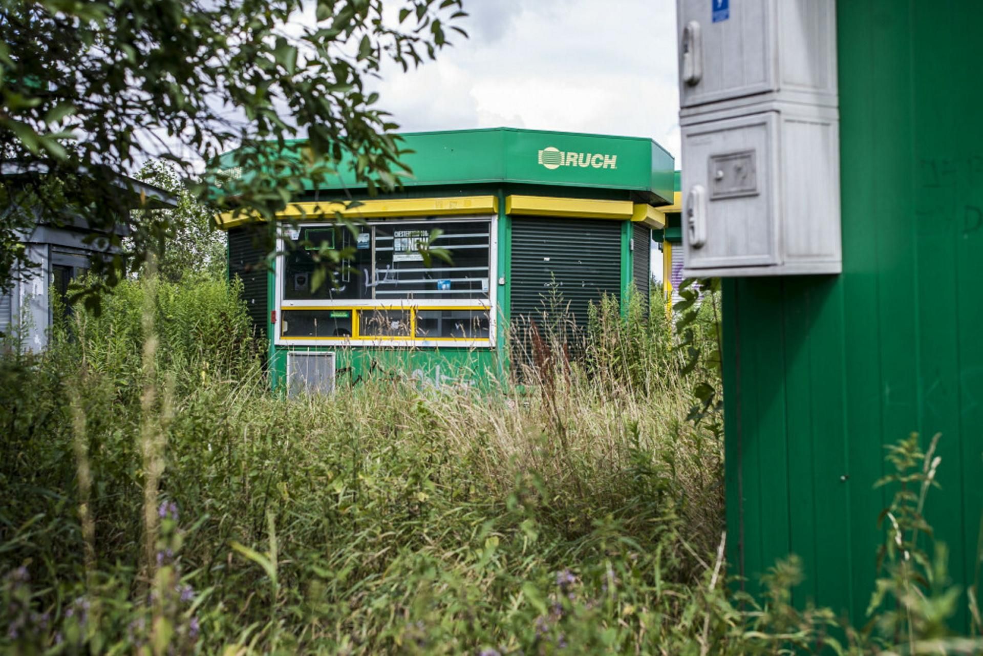 Cmentarzysko kiosków Ruchu. Relikt minionych dekad pod Łodzią - Łódź ...