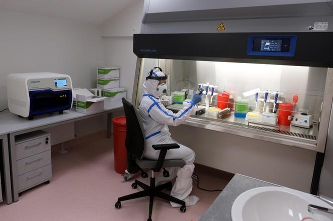 Nowa broń w walce z SARS-CoV-2. To supernowoczesne laboratorium w Szpitalu Miejskim nr 4 w Gliwicach