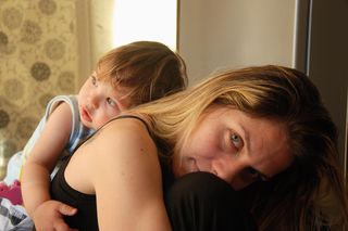 Gdy dziecko jest opiekunem swojego rodzica.Tak cierpią niewidzialne dzieci