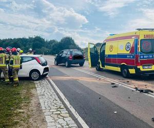 Zablokowana DK64 w Elżbiecinie pod Łomżą. Doszło tam do wypadku, trzy osoby trafiły do szpitala!