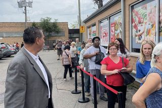 Robili zakupy na koszt milionera z Chicago