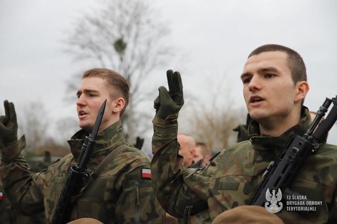 Śląskie: Terytorialsi złożyli w niedzielę przysięgę. Czeka ich trzy lata szkoleń