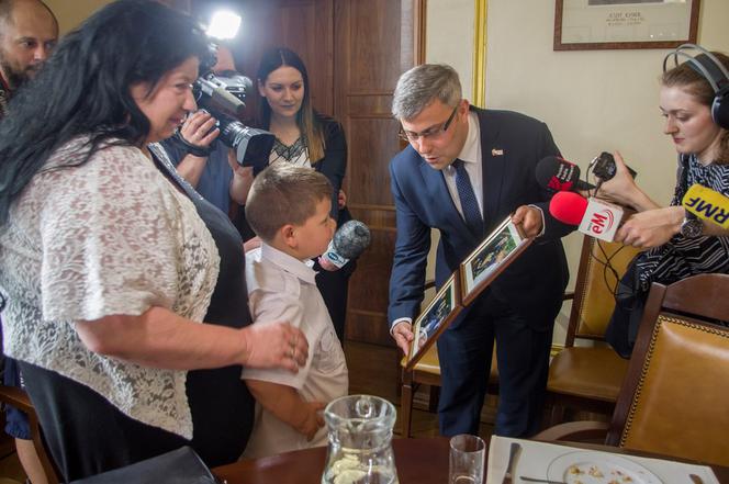 Maciuś Gacek, bohater małoletni...