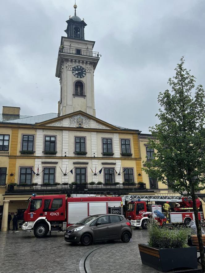 Pożar wieży ratuszowej w Cieszynie. Z Ratusza ewakuowano pracowników i petentów