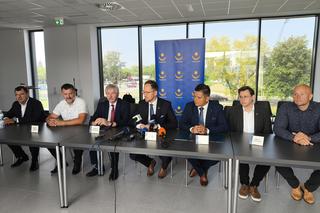 Podpisanie umowy na rozbudowę stadionu piłkarskiego w Mościcach