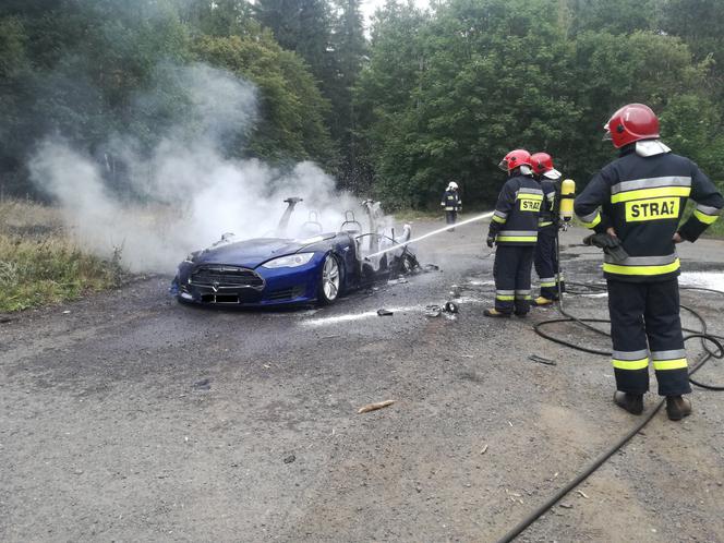 Pożar Tesli pod Wałbrzychem