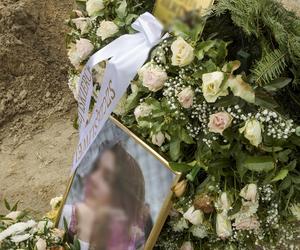 Liza zmarła po brutalnej napaści w centrum Warszawy. Widok jej grobu łamie najtwardsze serca