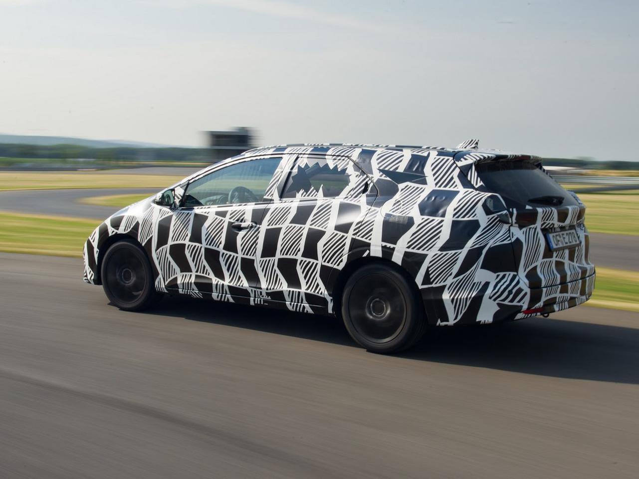 zamaskowana Honda Civic Tourer