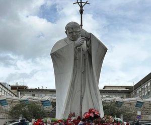 Kard. Fernández: papież musi się nauczyć mówić od nowa 