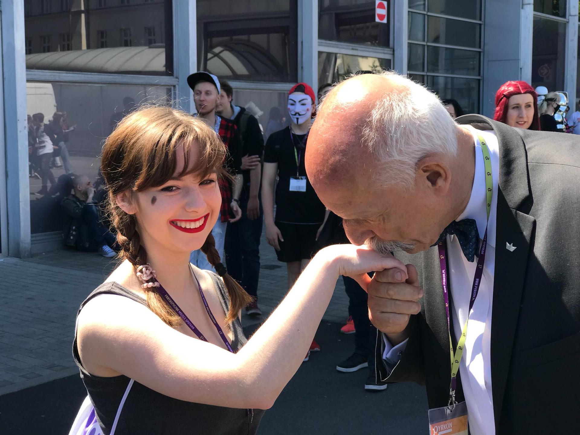 Korwin Mikke Pyrkon - Janusz Korwin-Mikke a policja. JKM spisany pod Kolumną - Christine Extedir