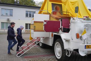 Noc Muzeów 2025. Samochód papieski w Kielcach