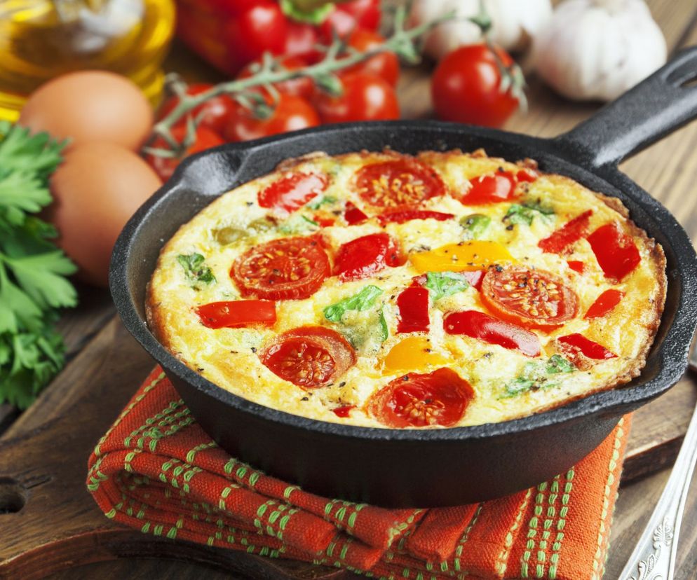 Omlet wegetariański. Pyszny i sycący, idealny na wege śniadanie