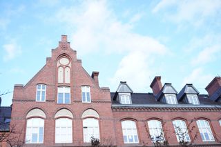 Budynek przy ul. Słowackiego z odnowioną elewacją