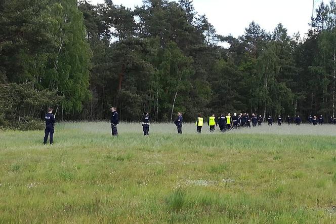 Ponad sto osób w akcji, policyjny śmigłowiec i dron. Poszukiwaną 27-latkę odnaleziono na... Śląsku