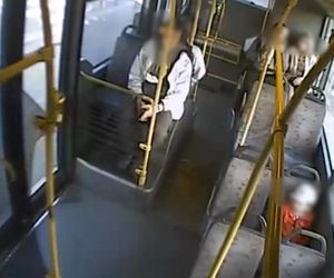 Czterolatek jechał sam autobusem.  Zobacz, co zrobił kierowca, jest nagranie 