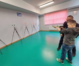 Otwarcie laserowej strzelnicy w  Szkole Podstawowej nr 2 im. Mikołaja Kopernika w Kraśniku