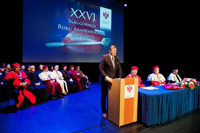 Podczas uroczystej ceremonii inauguracji nowego roku akademickiego 2024/2025 odbyła się tradycyjna immatrykulacja studentów i studentek pierwszego roku.