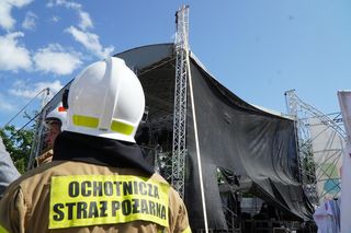 Silny wiart uszkodził konstrukcję sceny w amfiteatrze w Kętrzynie