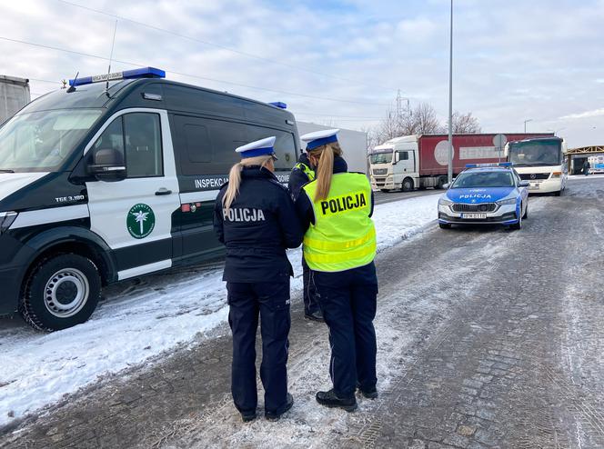 Kontrole autokarów wiozących dzieci i młodzież na zimiowy wypoczynek