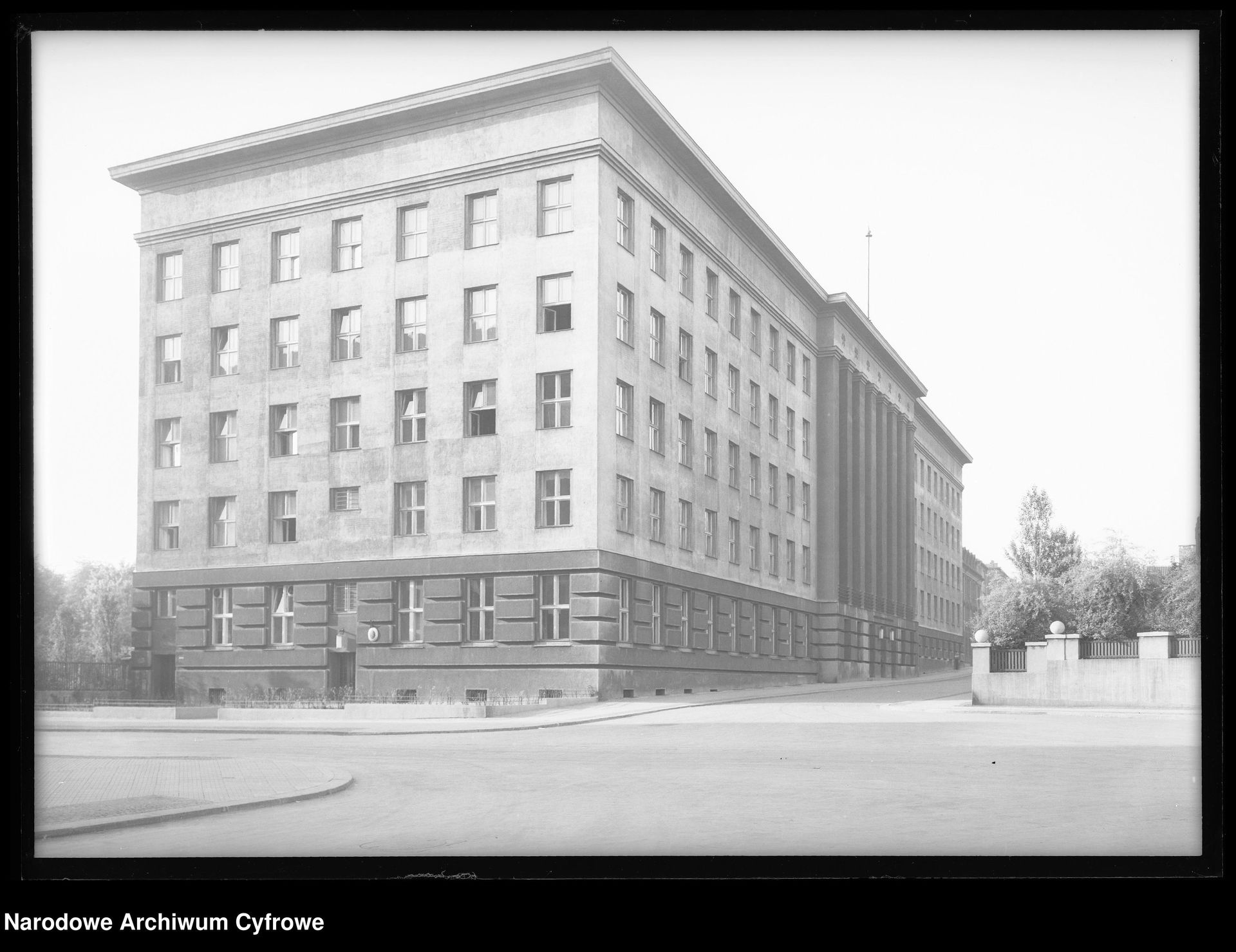 Budynek projektu Tadeusza Michejdy - Syndykat Hut Żelaznych