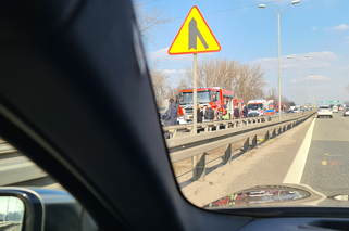 Wypadek na S86 w Katowicach. Zderzyło się kilka samochodów. Droga w kierunku centrum zablokowana