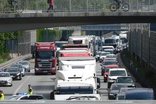 Ostatnie Pokolenie znowu to zrobiło! Przykleili się do asfaltu na trasie S8