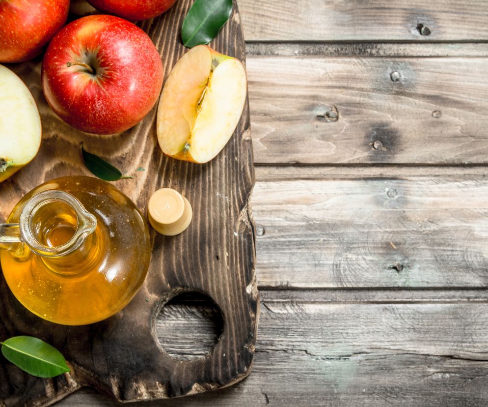 Fakty i mity na temat octu jabłkowego. Poznaj prawdę!