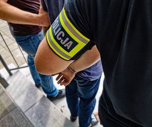Przez ponad 30 lat udawał niewidomego. Wpadł przez nekrolog i bankomat