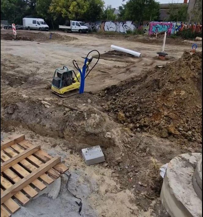 Budowa parkingu przy Ćwiczni w Lesznie