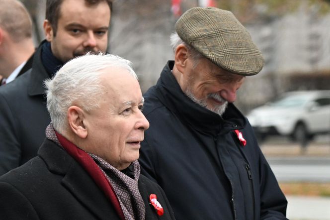 Jarosław Kaczyński wraz z delegacją PiS złożył wieńce przed pomnikami Ojców Niepodległości